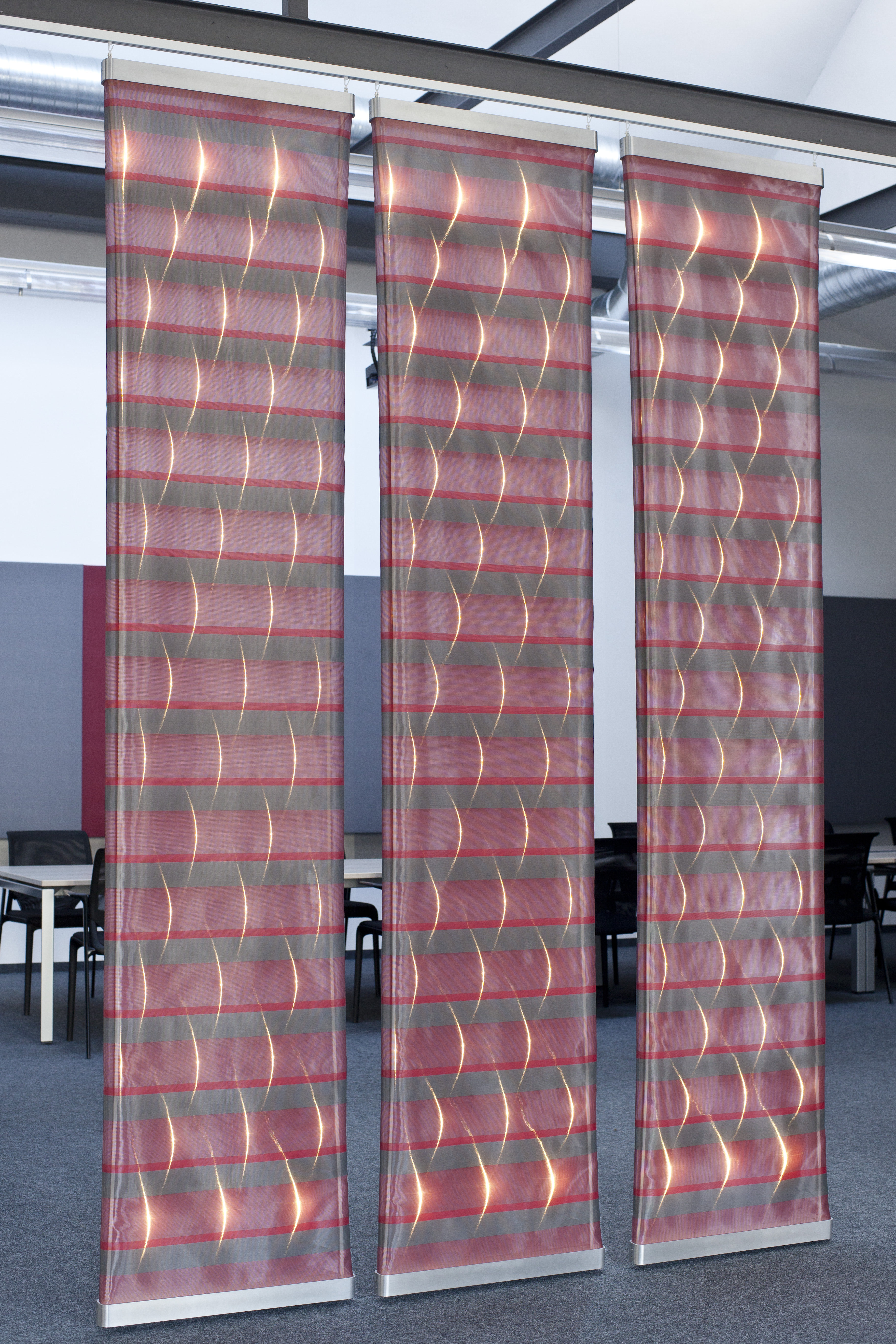 ETTLIN lux® Masterarbeit — Drei Vorhänge mit innovativer LED-Integration